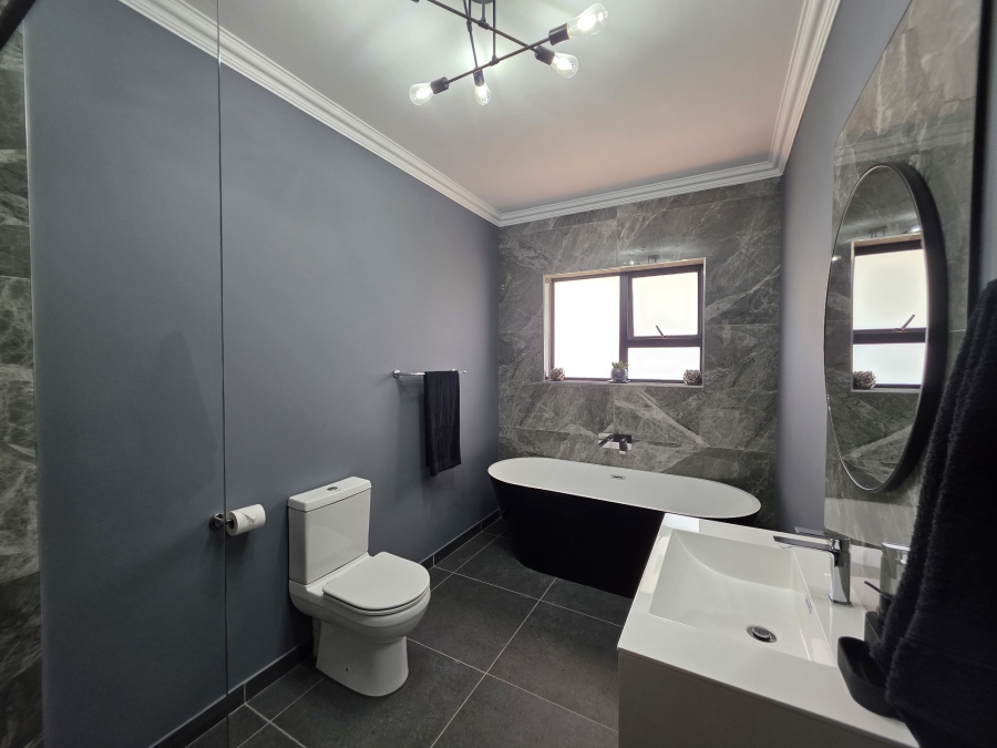 3 Bedroom Property for Sale in Wavecrest Eastern Cape